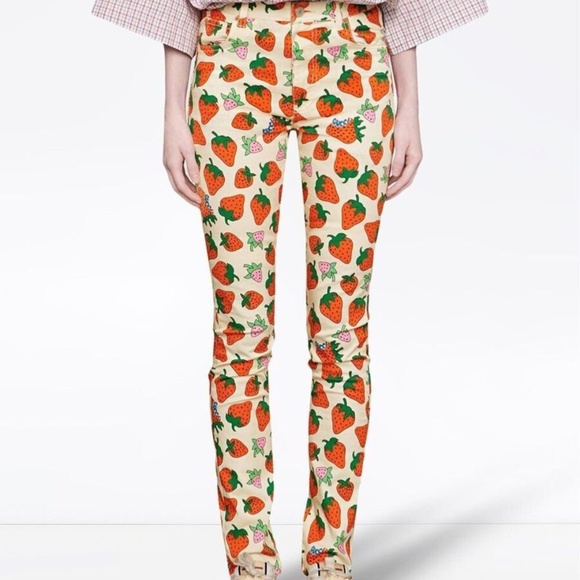 Gucci strawberry jeans sz 25